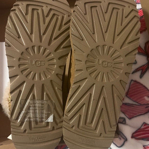 Ugg Bailey Bow Boots - Picture 4 of 6